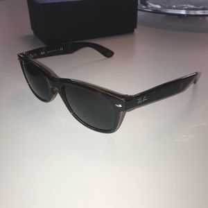 ray ban tortoise wayfarer